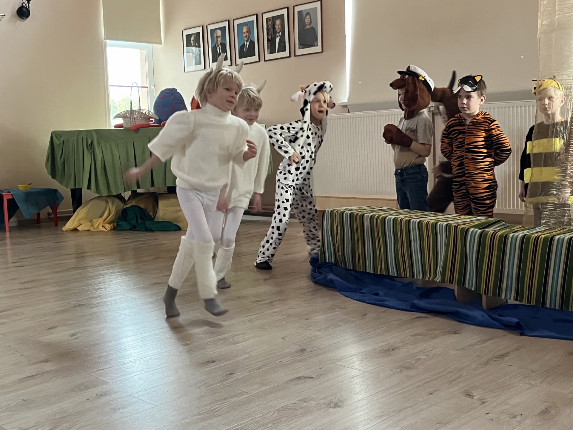 Teatrikuu lasteaias lõppes etendustega